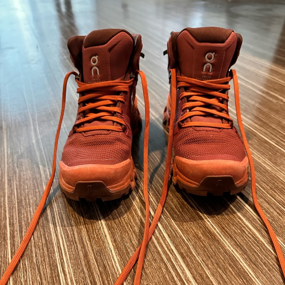 On Running/ On cloud Rust Red Hiking Boots